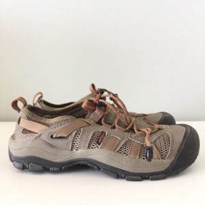 Women’s Keen outdoor/hiking shoes